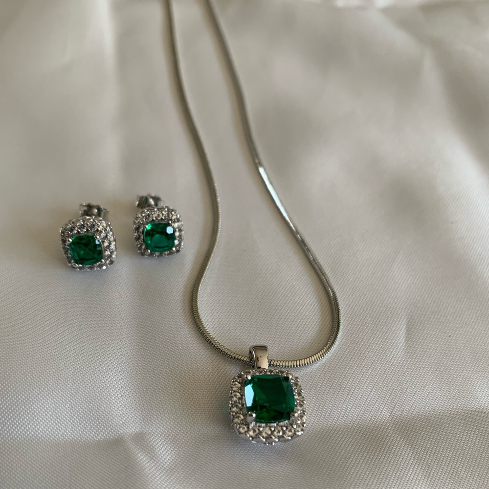 Bracelet and earrings